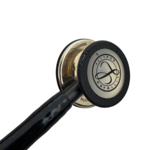 Fonendoscopio Littmann® Classic III Negro Champaña 5861 con detalle de diseño