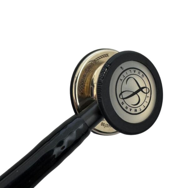 Fonendoscopio Littmann® Classic III Negro Champaña 5861 con detalle de diseño